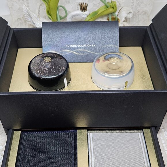 SHISEIDO  FUTURE SOLUTION LX Total Protective & Regenerating Day and Night Set - Picture 1 of 9